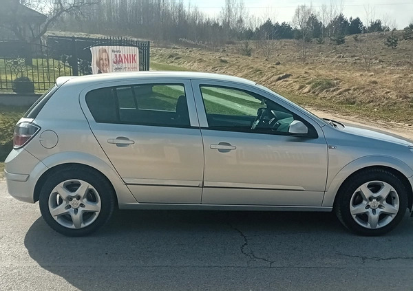 Opel Astra cena 15900 przebieg: 190000, rok produkcji 2007 z Tarnów małe 742